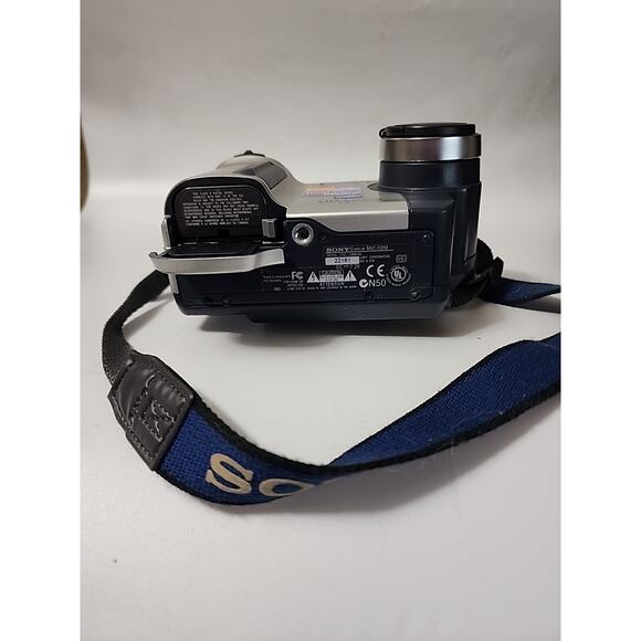Sony FD Mavica Interpolated 1.6 Megapixel Images Digital Camera Battery & Strap - Picture 5 of 6